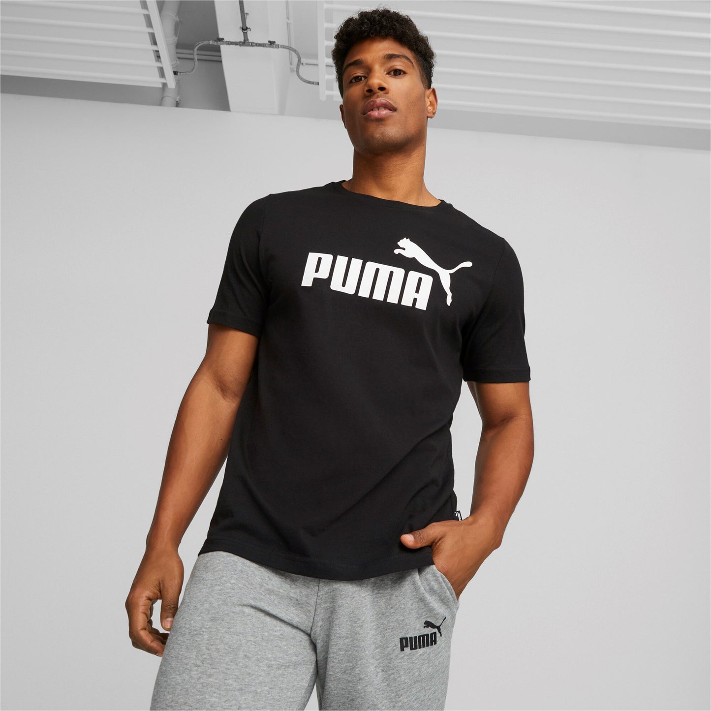 Camiseta manga corta hombre Puma ESS LOGO TEE negro